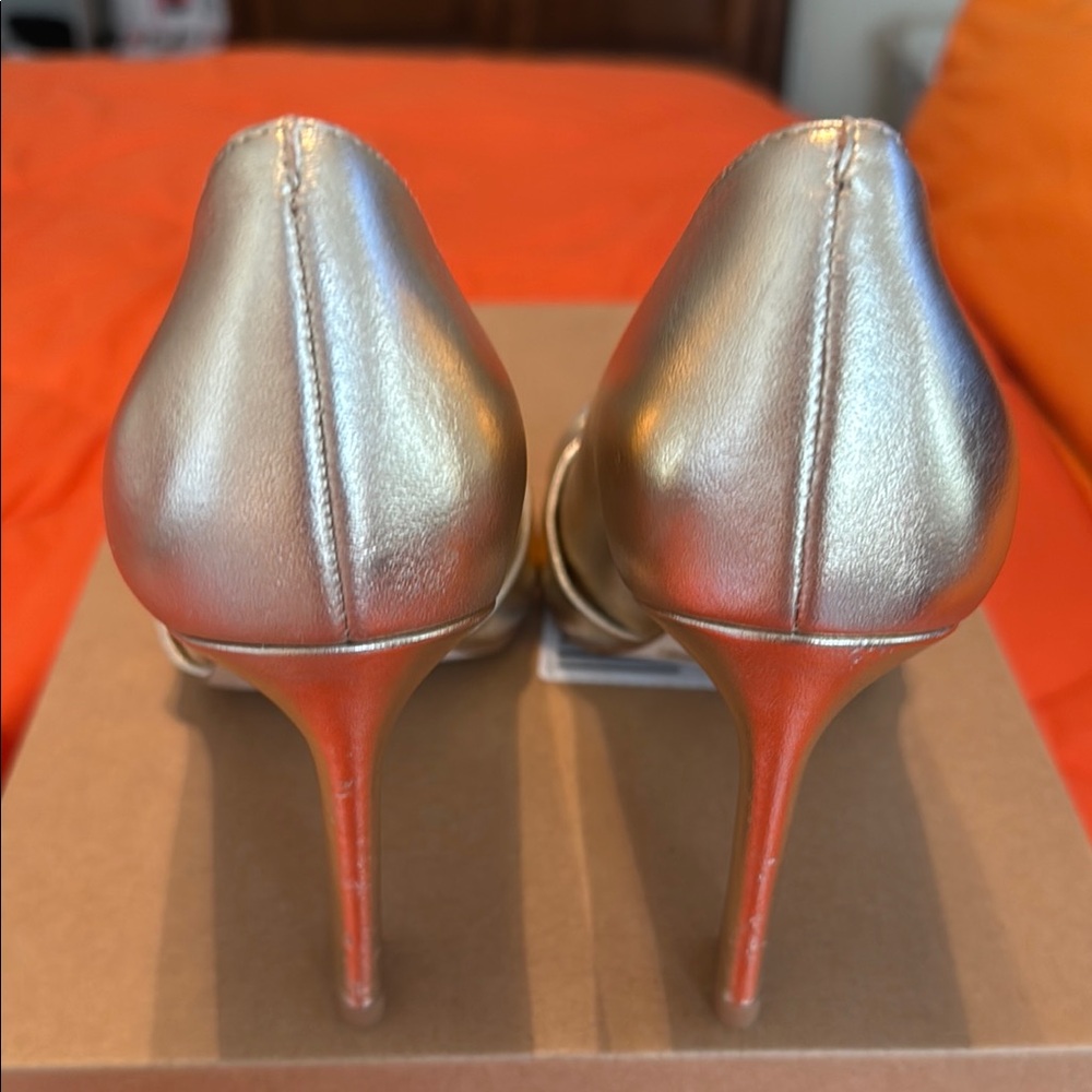 Vince Camuto Gold Heels with Bow Detail - Picture 10 of 16